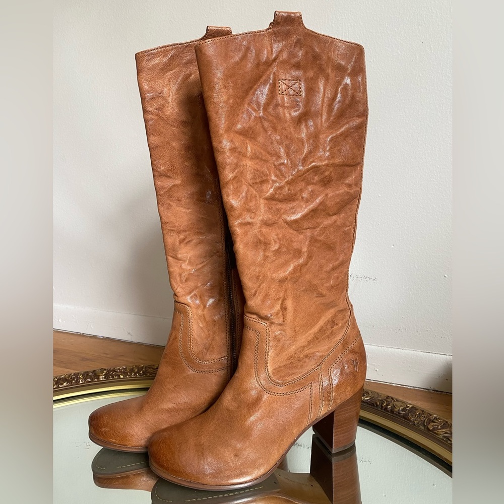 Woman's Frye Heeled Tan Boots
